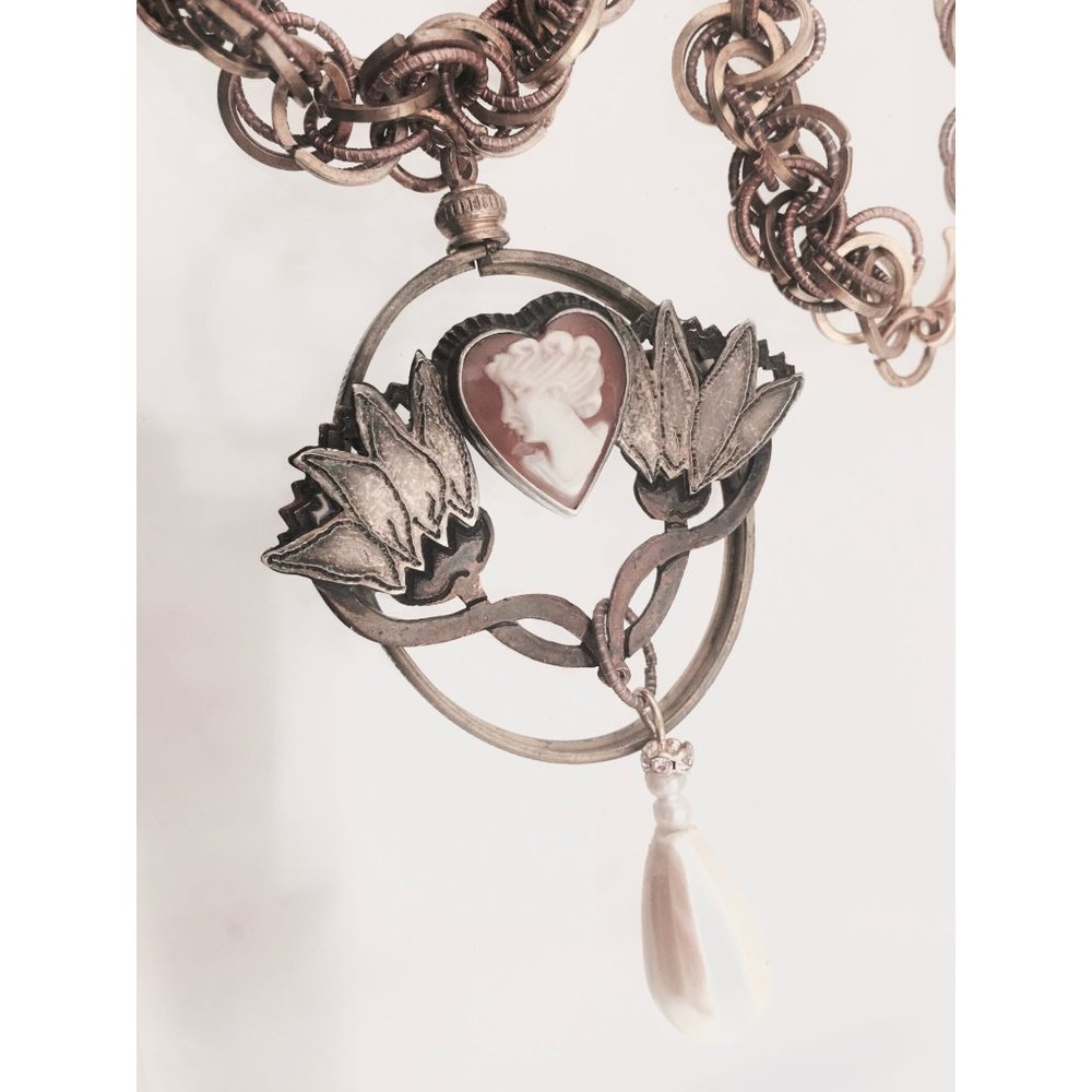 SUGAR GAY ISBER JEWELRY NECKLACE Cameo Heart Gorgeous